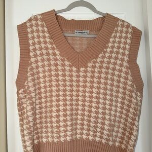 Beige and Cream Houndstooth Knit Sweater Vest